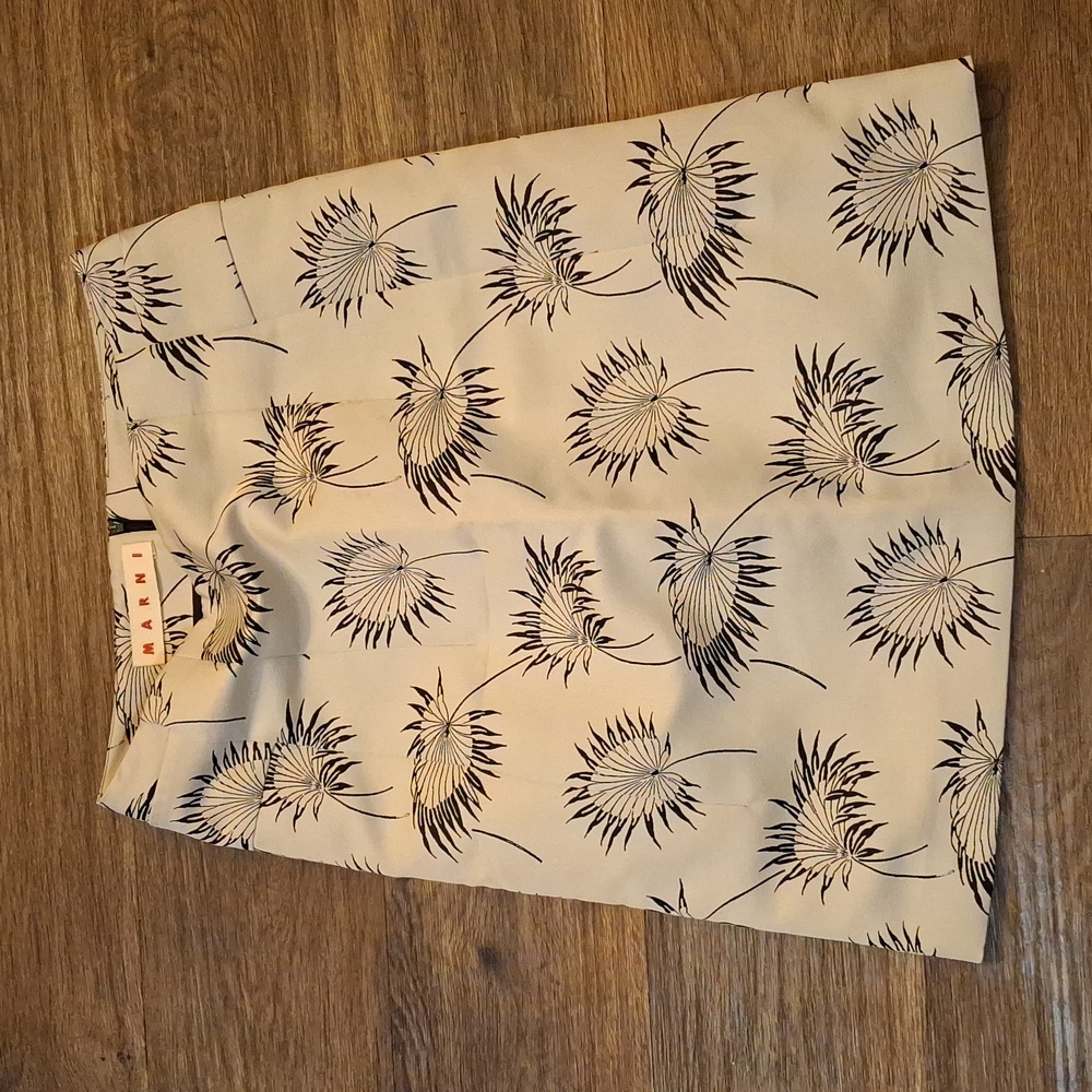 Marni Leaf Embroidered Skirt. Made in Italy